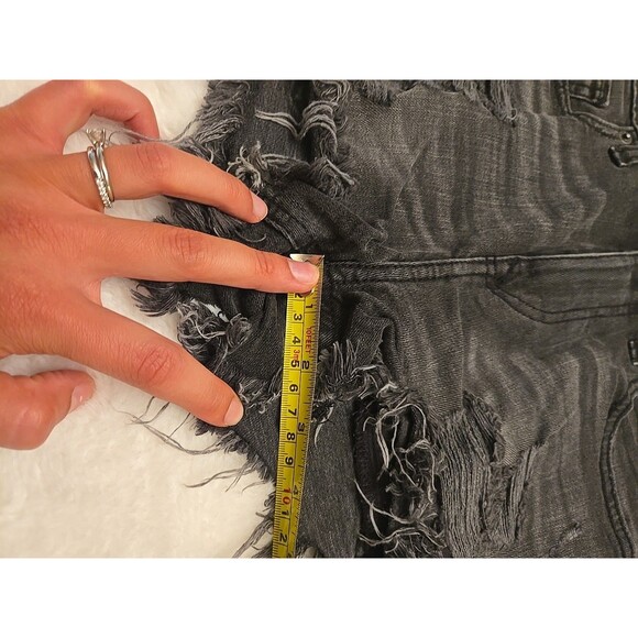 EUC EXPRESS JEANS Black denim shorts distressed Black Denim sz 6 Women’s - Picture 5 of 10